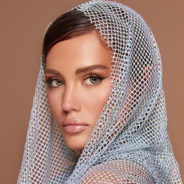 بيلا مايستيروس مودل